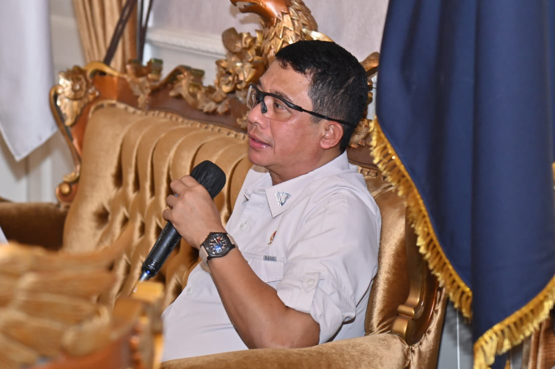 Kepala BNPB Letjen TNI Suharyanto, S. Sos., M.M. mengadakan rapat di Kantor Bupati Cianjur pada Jumat (6/10). 
